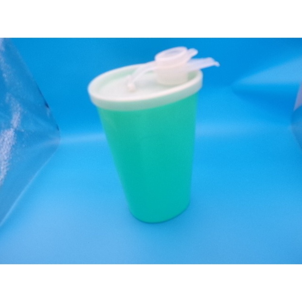 Tupperware Tumbler Cup Green Lid Batter Pour Spout‎ Vintage